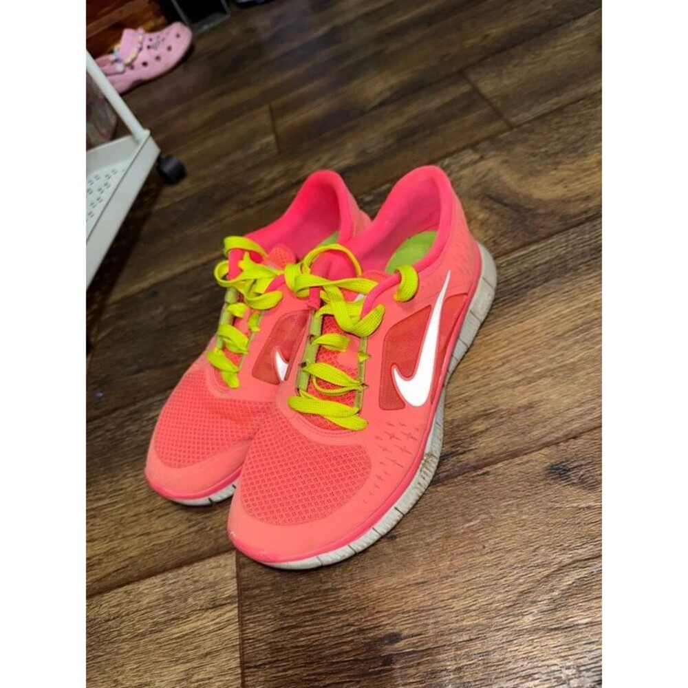 Neon Nike - Picture 2 of 7